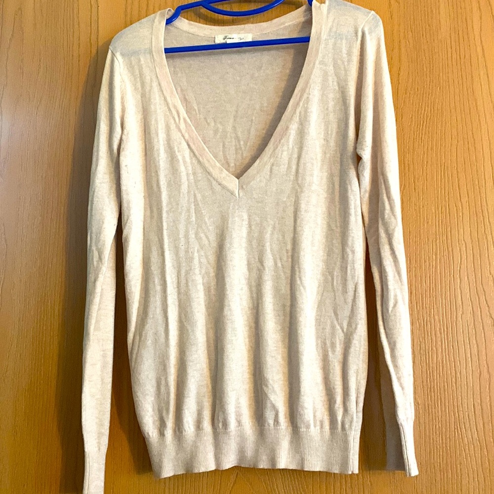 Women’s lightweight sweater
